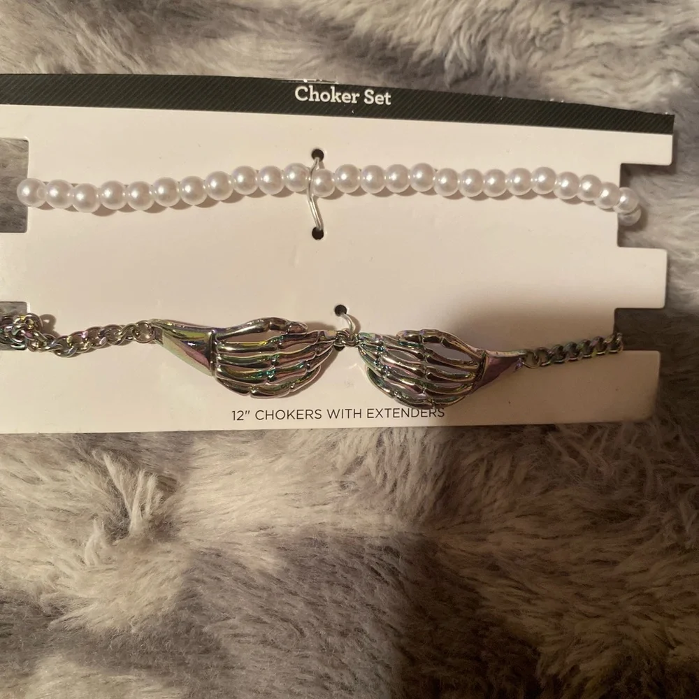 Beautiful pear and silver choker set. - Picture 3 of 3